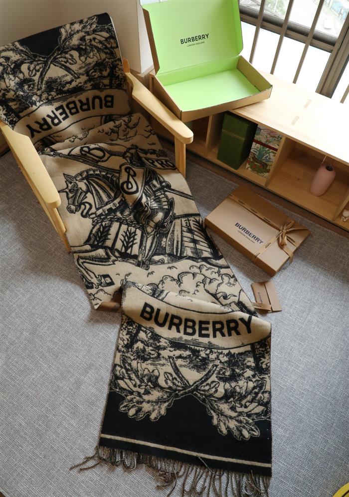 2026116111758677 210